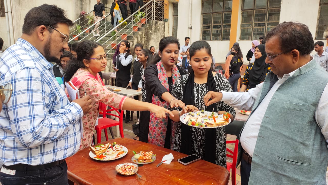 करीम सिटी कॉलेज की वूमेंस सेल ने अंतर्राष्ट्रीय महिला दिवस पर आयोजित की विभिन्न प्रतियोगिताएं