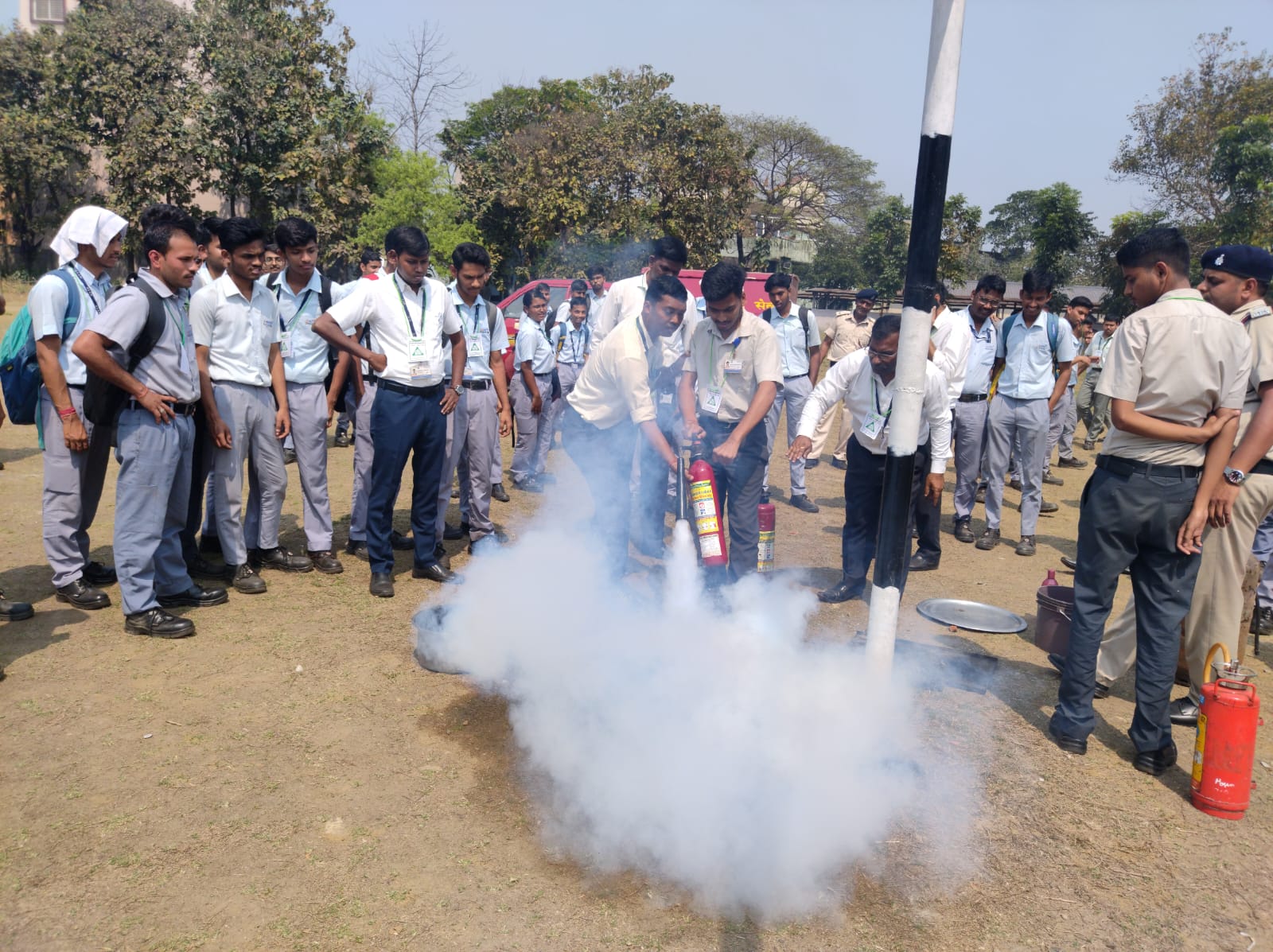 एनटीटीएफ में आग से जीवन की सुरक्षा विषय पर चर्चा और प्रायोगिक प्रदर्शन हुआ