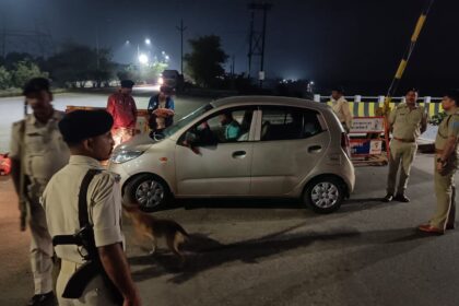 चुनाव से पहले सतर्क! पुलिस अधीक्षक ने अंतरराज्यीय चेकनाकों का आकस्मिक निरीक्षण किया