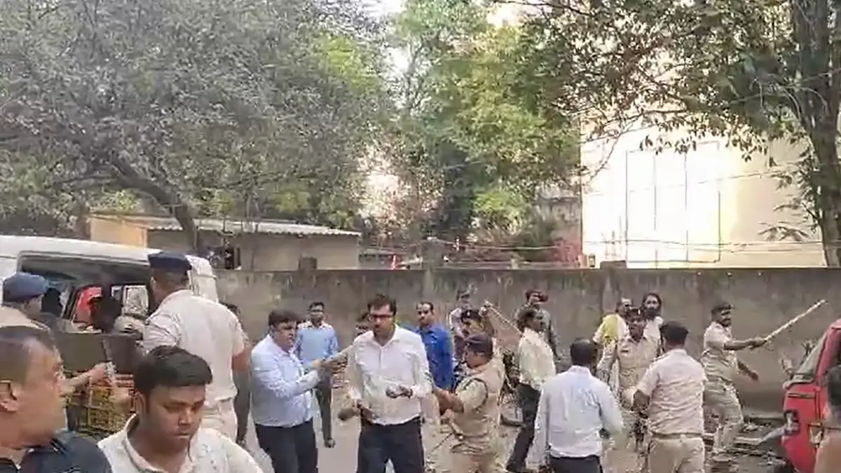 बिष्टुपुर में व्यापारियों पर लाठीचार्ज  सांसद ने दोषियों पर कार्रवाई की मांग की