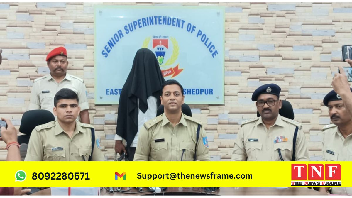 Crime Jamshedpur: 02 देशी पिस्तौल, 03 मैगजीन, 12 जिंदा गोली, 03 खोखा तथा 01 देसी कट्टा के साथ कुख्यात अभियुक्त गिरफ्तार