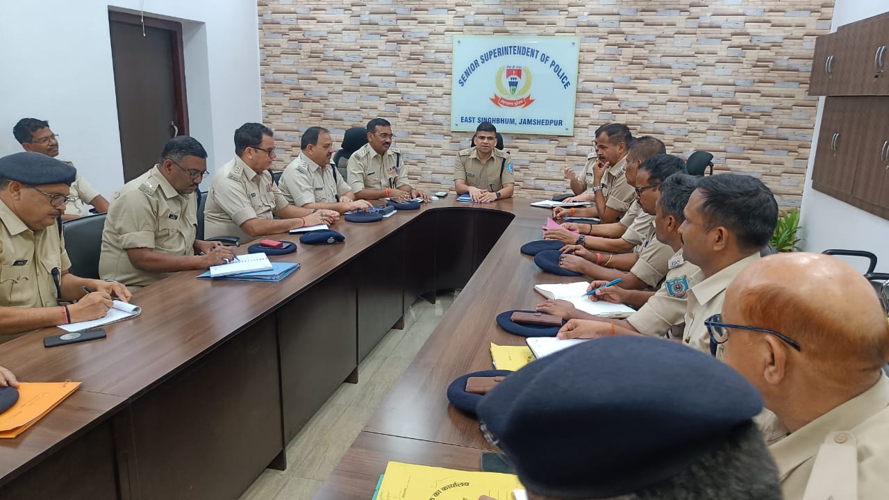 पुलिस अधीक्षक नगर ने थाना प्रभारियों के साथ मासिक अपराध गोष्ठी की