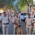 शहर में डॉग स्क्वाड के साथ पुलिस प्रशासन द्वारा गश्ती, अपराधियों में खौफ।