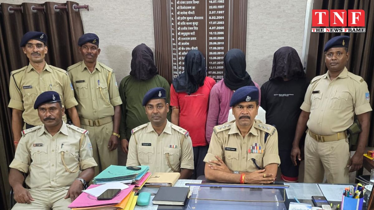 जमशेदपुर: हाईवा चोरी कांड का पुलिस ने किया सफल उद्भेदन, चार अभियुक्त गिरफ्तार