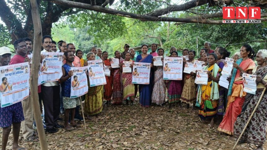 मनोहरपुर प्रखंड में वन पट्टा के अधिकार के लिए धरना कार्यक्रम हेतु पूर्व सांसद श्रीमती गीता कोड़ा का जनसंपर्क अभियान