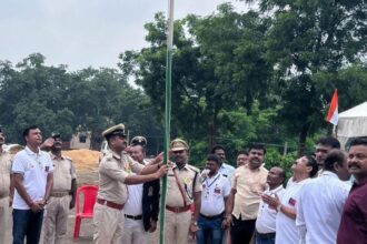 भारतीय मानवाधिकार संघ पूर्वी सिंहभूम द्वारा पारडीह स्थित माँ दुर्गा रोडवेज के प्रांगण में झंडोत्तोलन समारोह का किया गया आयोजन।