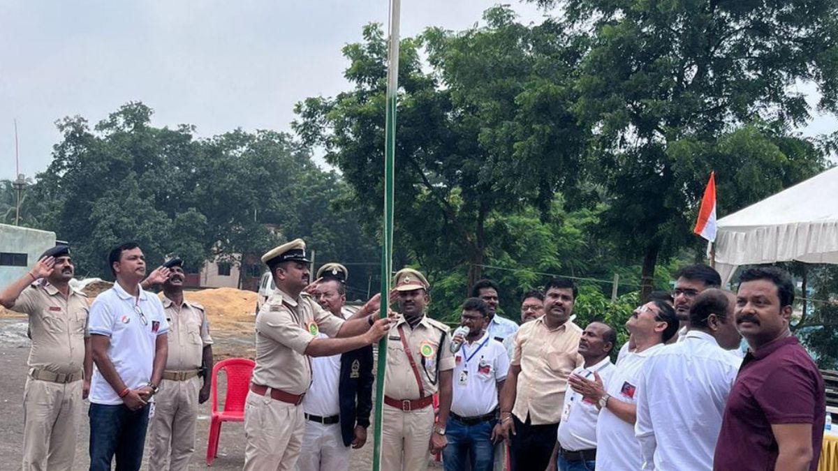 भारतीय मानवाधिकार संघ पूर्वी सिंहभूम द्वारा पारडीह स्थित माँ दुर्गा रोडवेज के प्रांगण में झंडोत्तोलन समारोह का किया गया आयोजन।