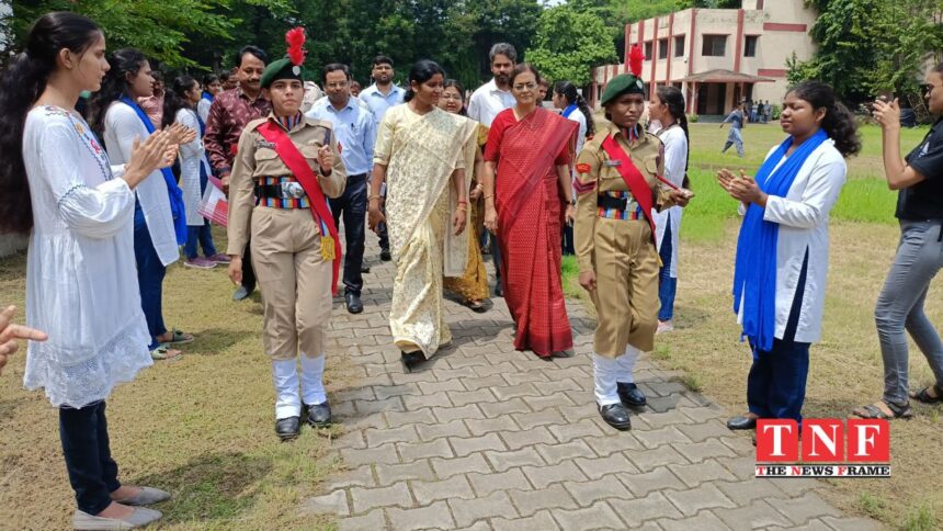 जमशेदपुर विश्वविद्यालय में माननीय सदस्य राष्ट्रीय अनुसूचित जनजाति आयोग डॉ. आशा लकड़ा और उनकी टीम का जमशेदपुर आगमन।