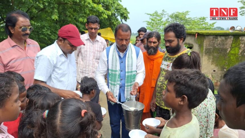 आहारबांध के शिव मंदिर में श्रावण महीने के पांचवें रविवार पर बालक भोजन सह भंडारा कार्यक्रम आयोजित