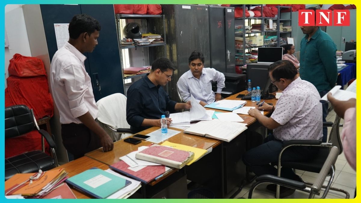 उपायुक्त ने नीलाम पत्र शाखा एवं कोषागार का किया निरीक्षण, बायोमीट्रिक उपस्थिति, महत्वपूर्ण संचिकाओं, पंजी, सरकारी दस्तावेजों की जांच कर दिए आवश्यक दिशा-निर्देश ----------------------------- 112 THE NEWS FRAME