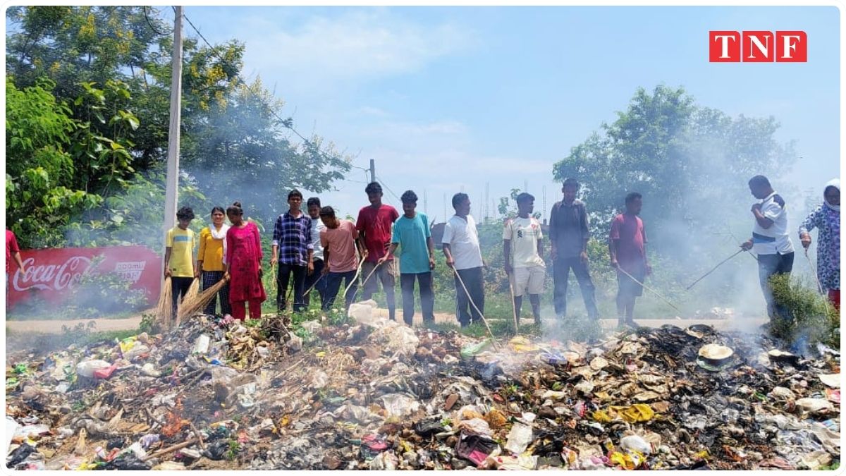 आदिवासी हो समाज युवा महासभा एवं महिला महासभा के पदाधिकारियों और सदस्यों ने चलाया सफाई अभियान 113 THE NEWS FRAME