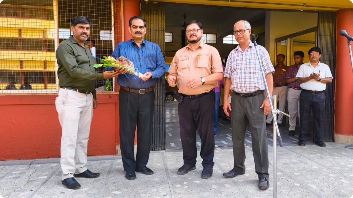 डीएवी चाईबासा में नए प्राचार्य ओम प्रकाश मिश्रा का हर्षोल्लास से स्वागत, अनुशासन और सतत अध्ययन को बताया पहली प्राथमिकता 115 THE NEWS FRAME