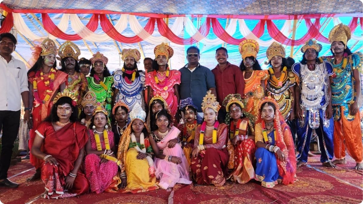 🌾 मासांत पर्व पर धान बुवाई के स्वागत में झूमे गांव, पदमपुर से महुलबोरोई तक छऊ नाच मेला का धूमधाम से समापन 117 THE NEWS FRAME