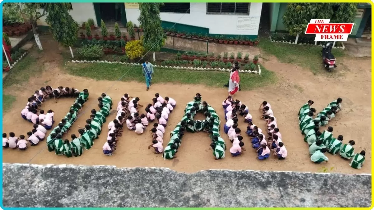 स्कूल के छात्रों ने स्वच्छता पखवाड़ा अभियान के दौरान स्वच्छता और हाइजीन के बारे में संदेश फैलाए