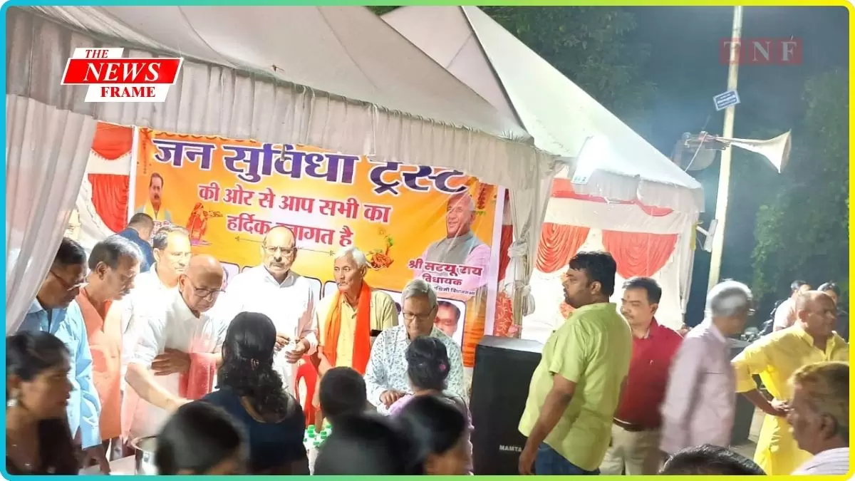 जनसुविधा ट्रस्ट ने व्रतधारियों के बीच दातुन, दूध और गंगाजल का वितरण किया