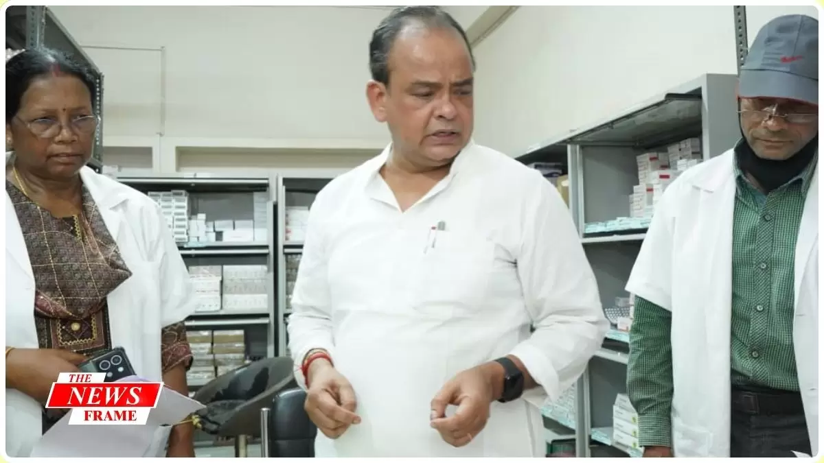 चाईबासा सदर अस्पताल पहुंचे स्वास्थ्य मंत्री डॉ. इरफान अंसारी